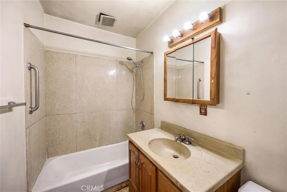 16636 E Masline Covina, CA 91722