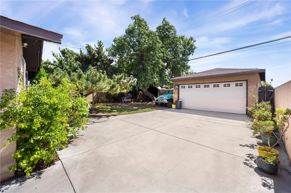 16636 E Masline Covina, CA 91722