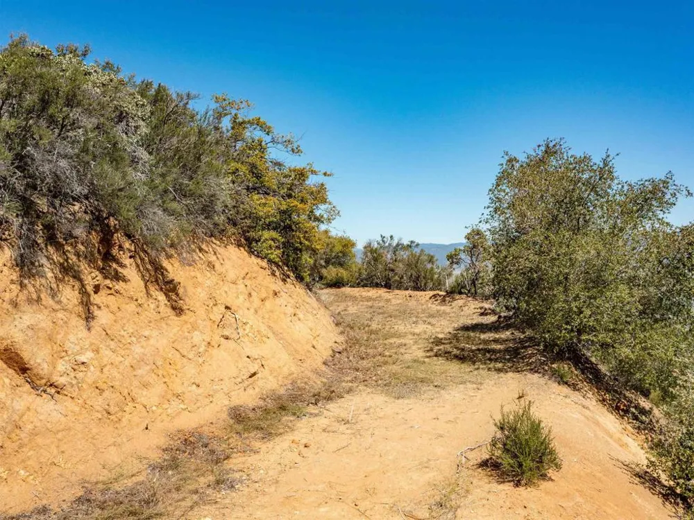 17 Bobcat Trail Santa Ysabel, CA 92070
