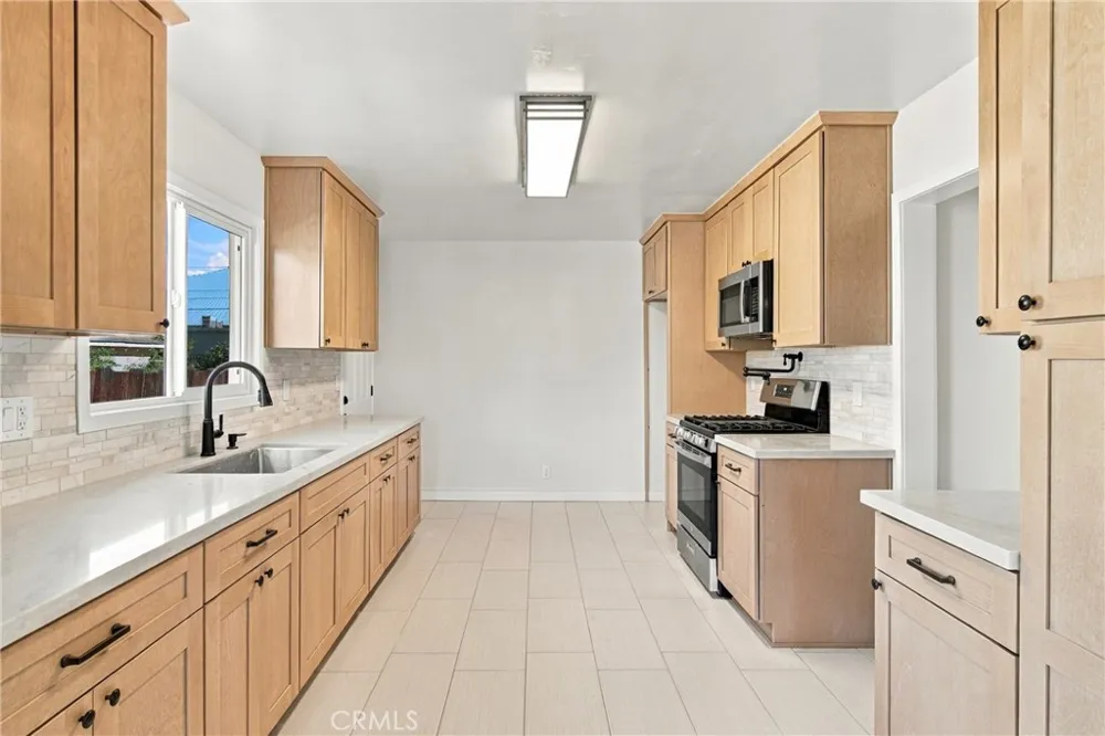 1438 W 19th Merced, CA 95340