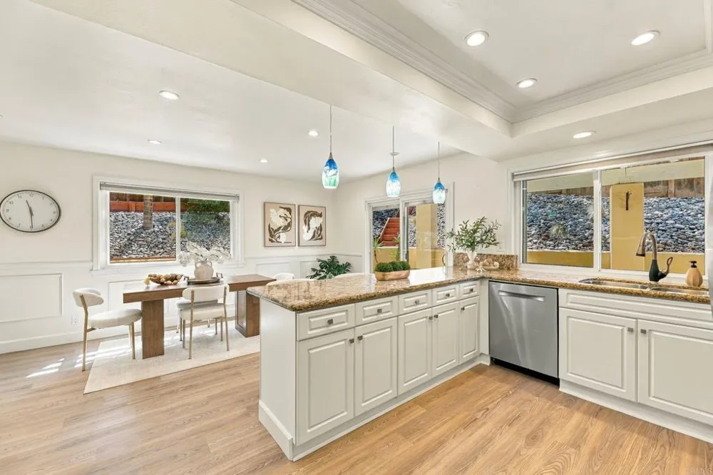 809 Sol Vista Escondido, CA 92025