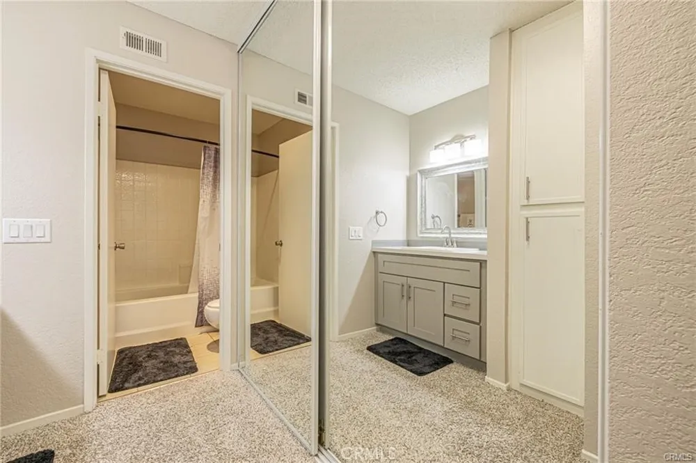 2554 Olive #82 Palmdale, CA 93550