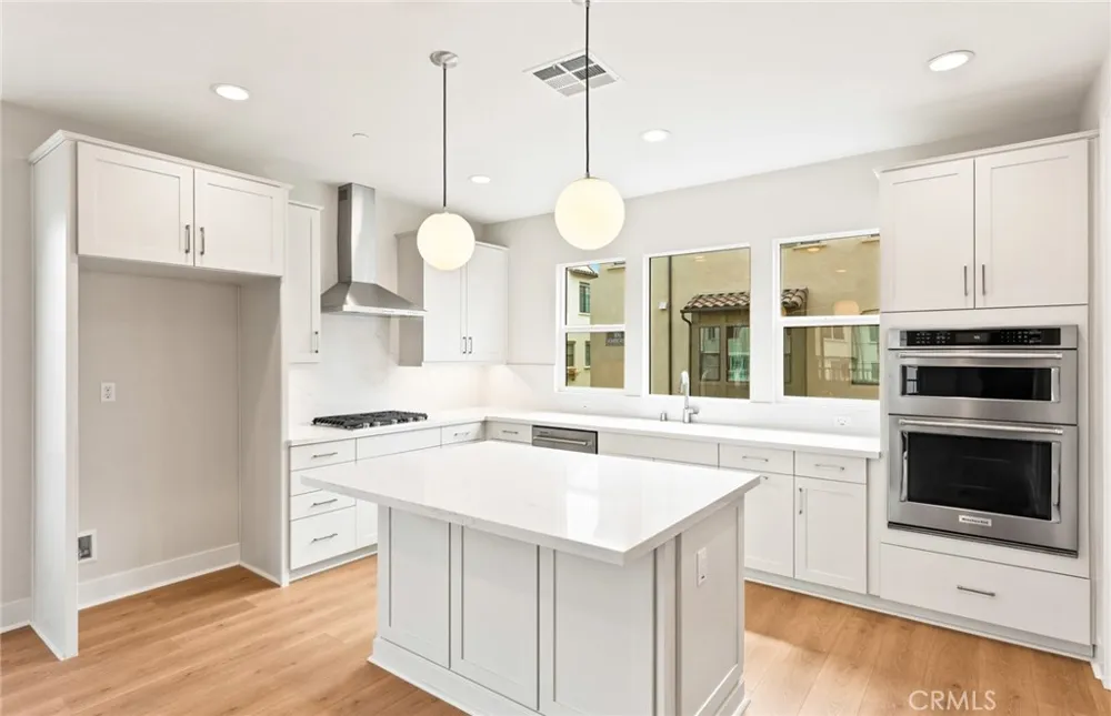 100 Pickwick Lane Burbank, CA 91506