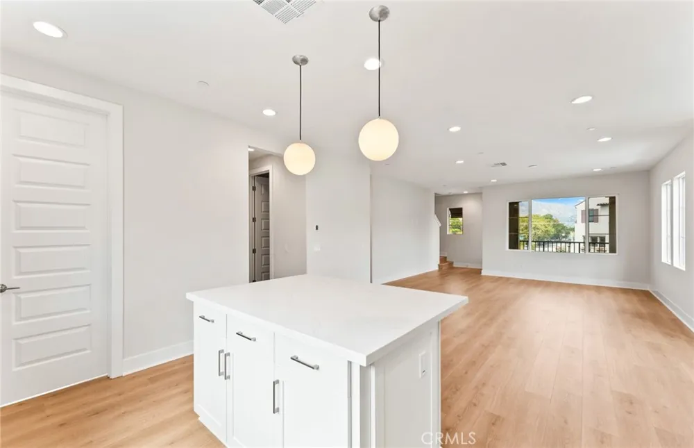 100 Pickwick Lane Burbank, CA 91506