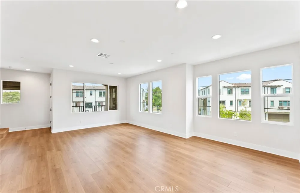 100 Pickwick Lane Burbank, CA 91506