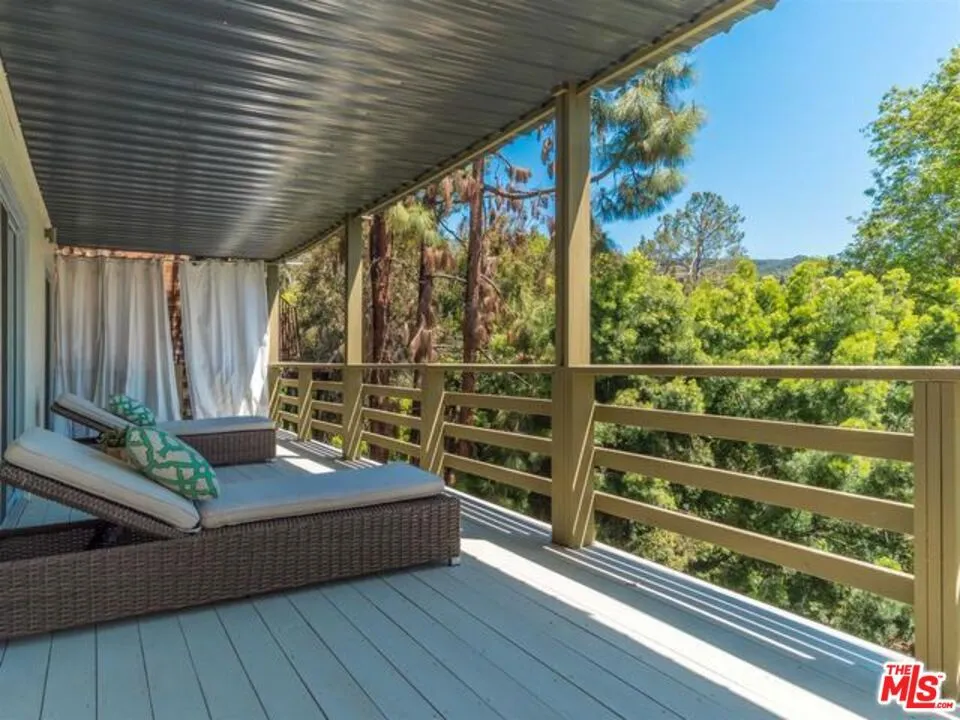 838 Las Casas Avenue Los Angeles, CA 90272