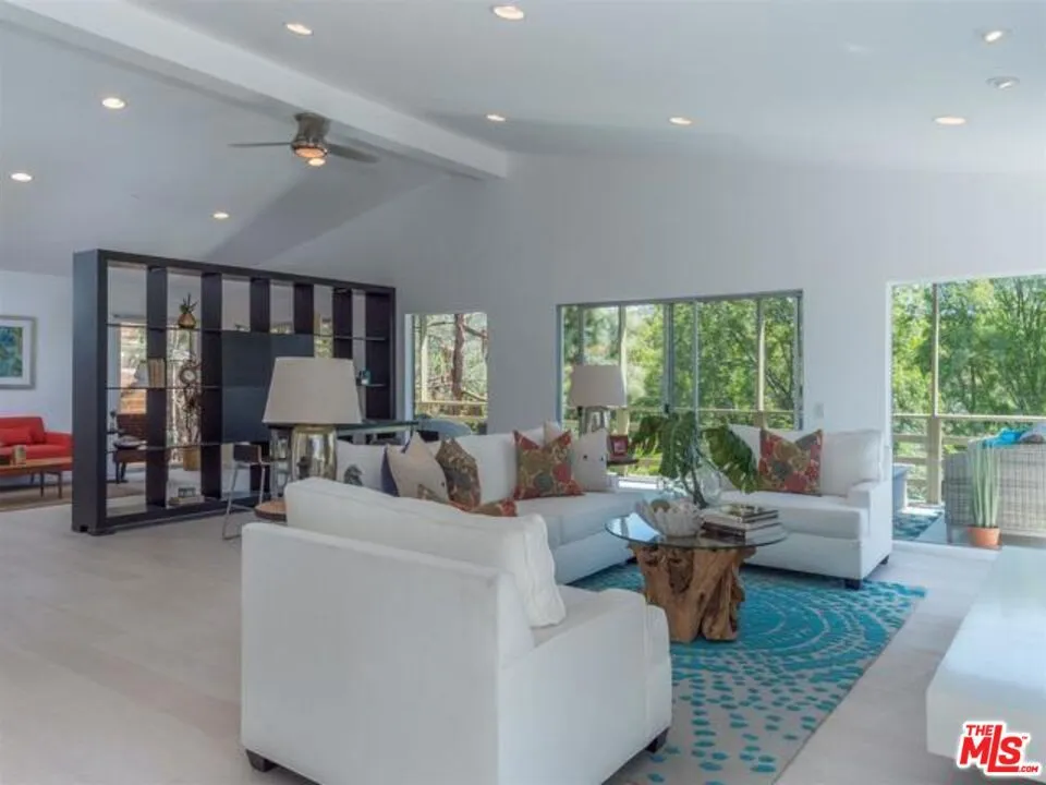 838 Las Casas Avenue Los Angeles, CA 90272
