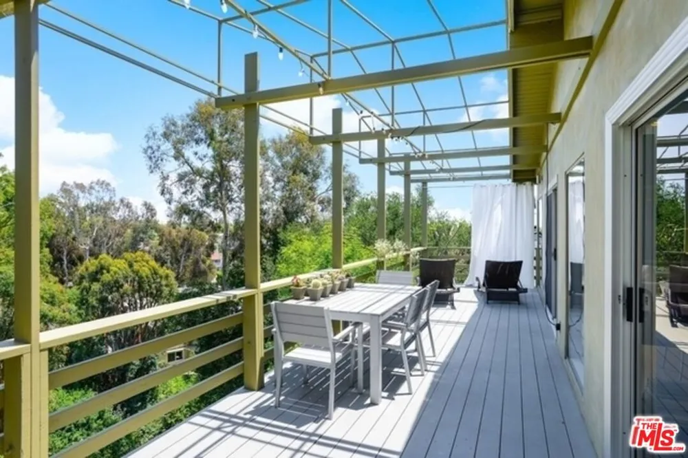 838 Las Casas Avenue Los Angeles, CA 90272