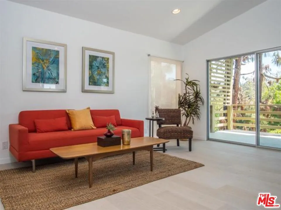838 Las Casas Avenue Los Angeles, CA 90272
