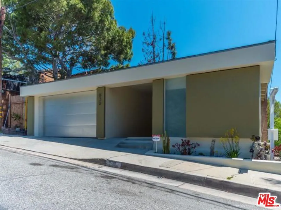 838 Las Casas Avenue Los Angeles, CA 90272