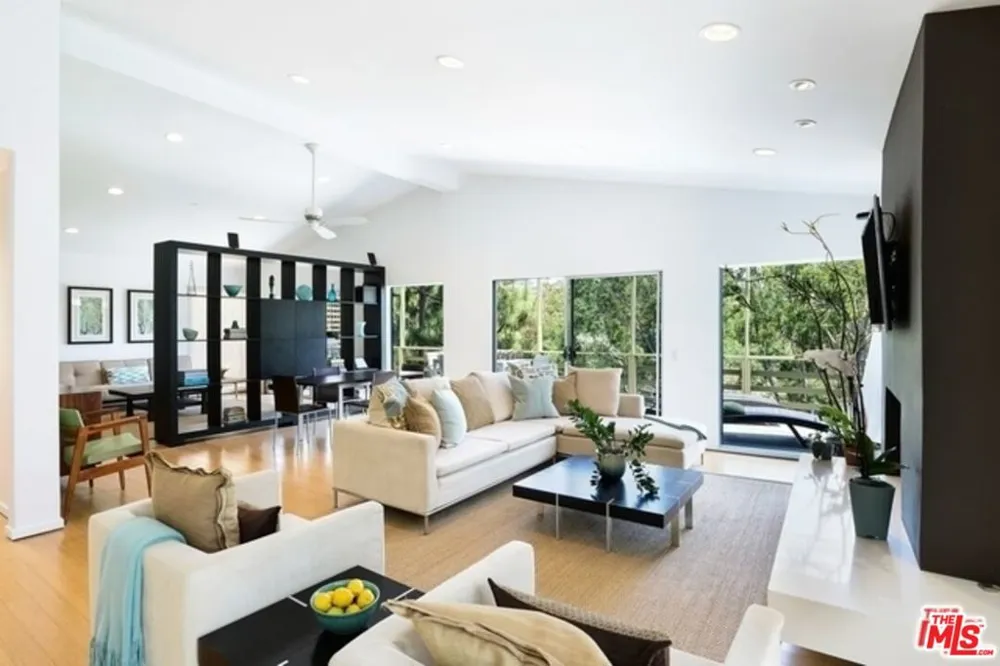 838 Las Casas Avenue Los Angeles, CA 90272