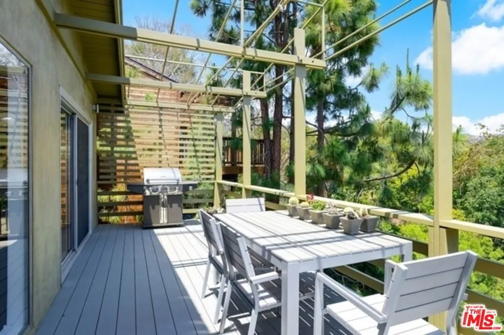 838 Las Casas Avenue Los Angeles, CA 90272