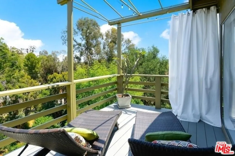 838 Las Casas Avenue Los Angeles, CA 90272
