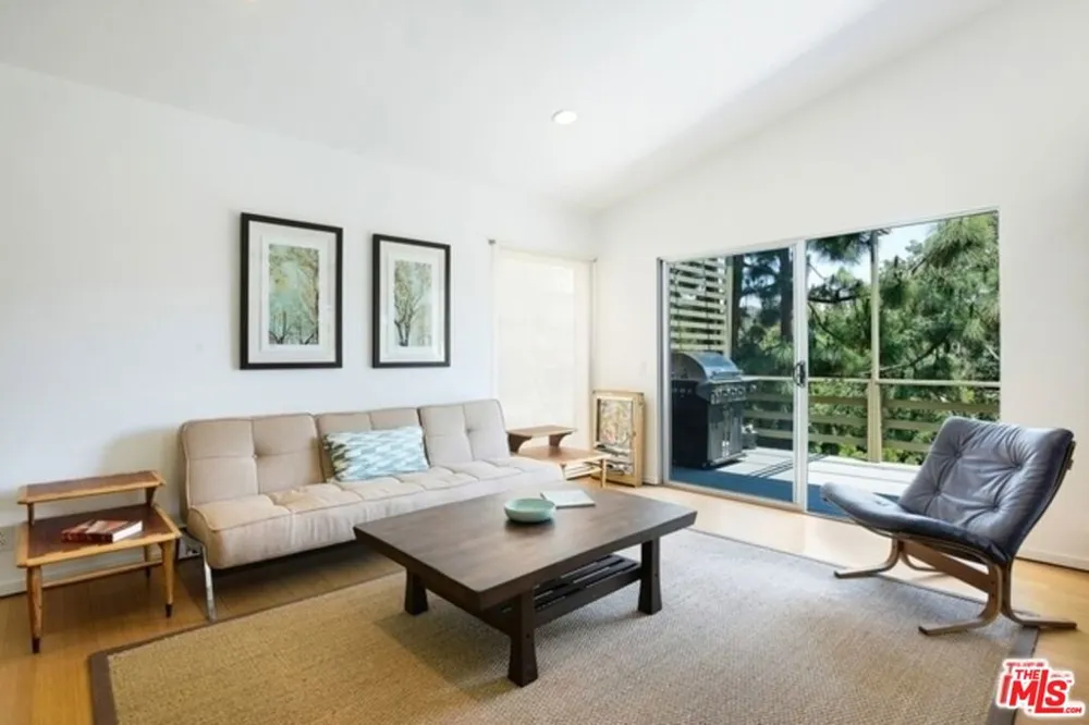838 Las Casas Avenue Los Angeles, CA 90272