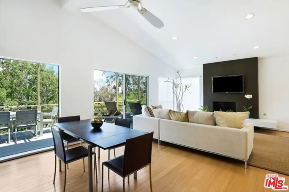 838 Las Casas Avenue Los Angeles, CA 90272
