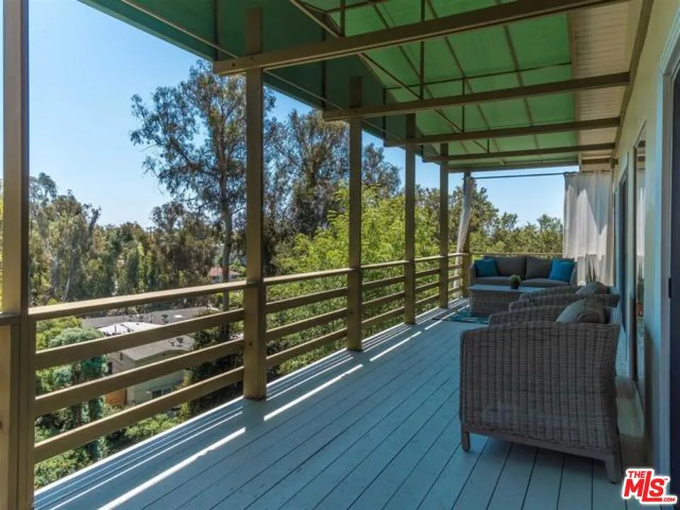 838 Las Casas Avenue Los Angeles, CA 90272