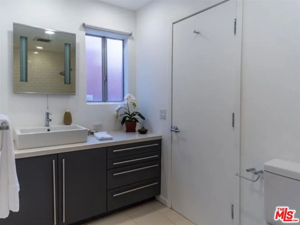 838 Las Casas Avenue Los Angeles, CA 90272