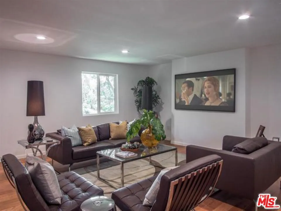 838 Las Casas Avenue Los Angeles, CA 90272