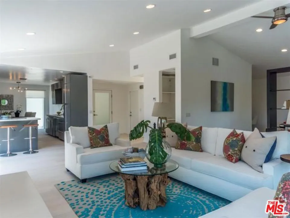 838 Las Casas Avenue Los Angeles, CA 90272