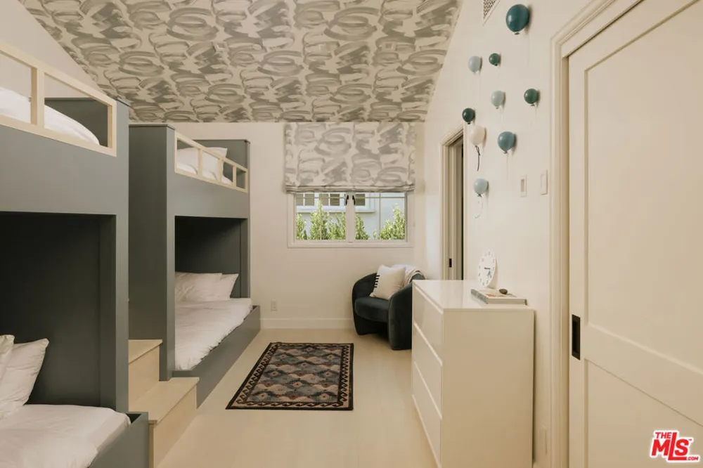 1445 Via Cresta Pacific Palisades, CA 90272