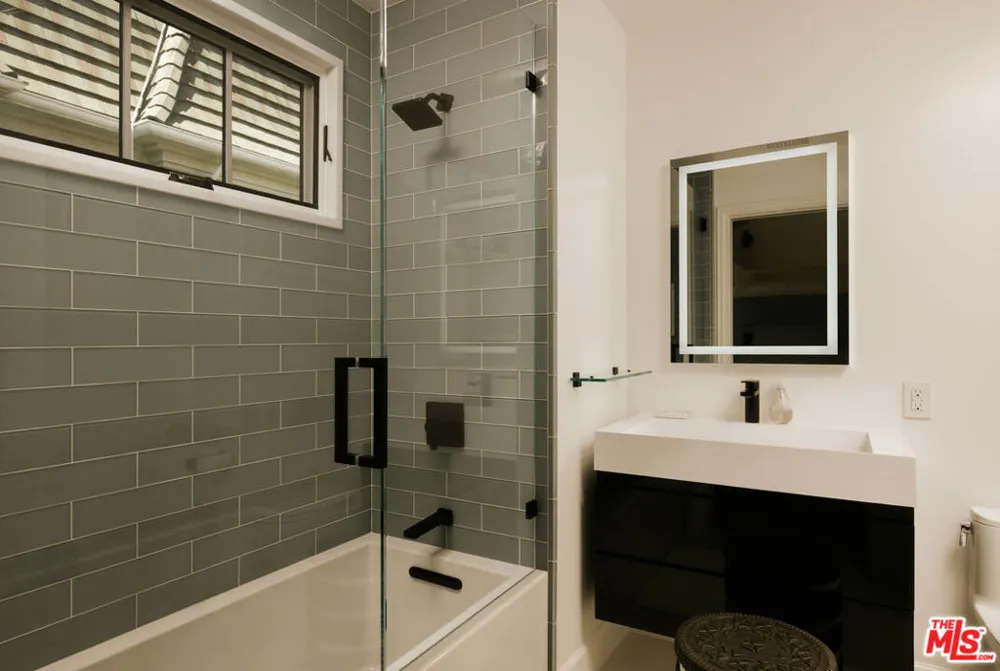1445 Via Cresta Pacific Palisades, CA 90272