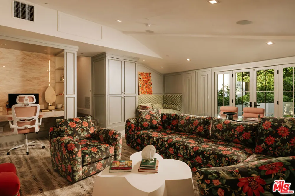 1445 Via Cresta Pacific Palisades, CA 90272