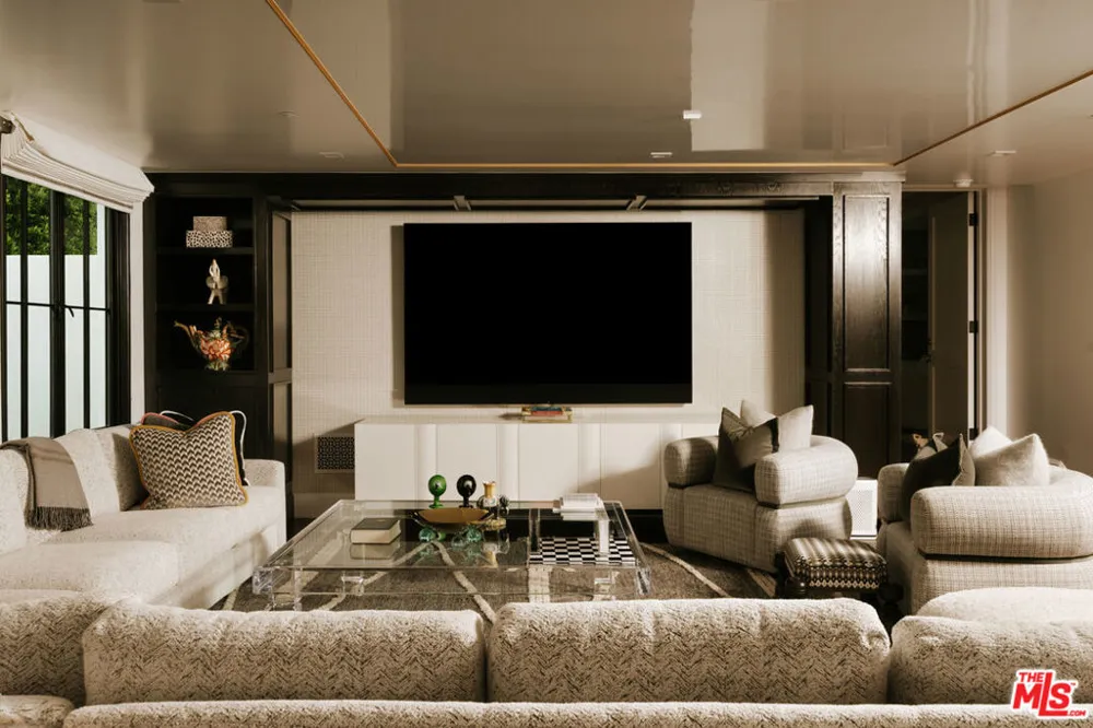 1445 Via Cresta Pacific Palisades, CA 90272
