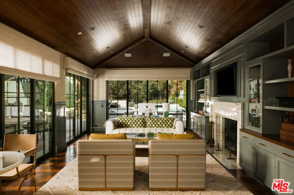 1445 Via Cresta Pacific Palisades, CA 90272