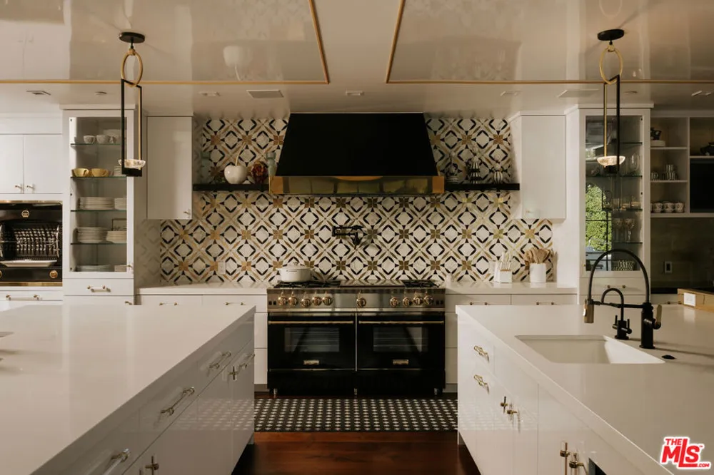 1445 Via Cresta Pacific Palisades, CA 90272