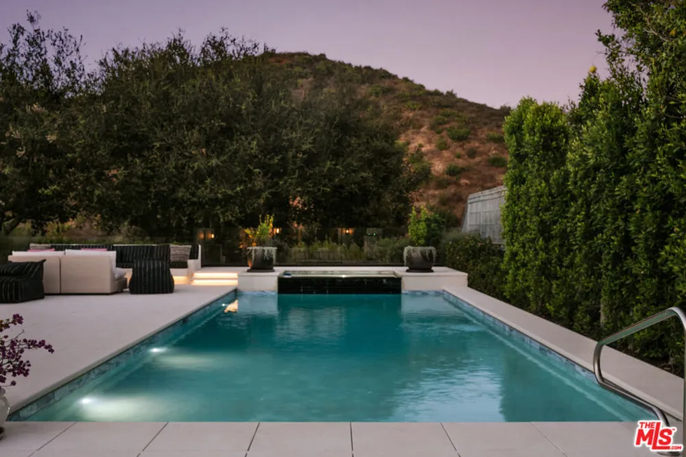 1445 Via Cresta Pacific Palisades, CA 90272