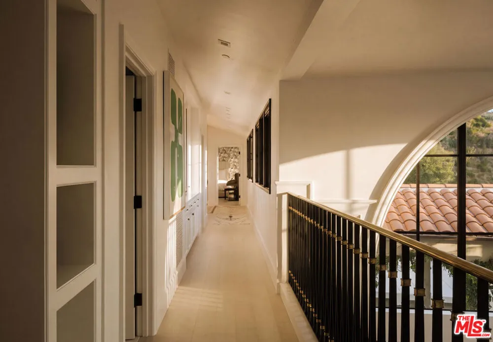 1445 Via Cresta Pacific Palisades, CA 90272