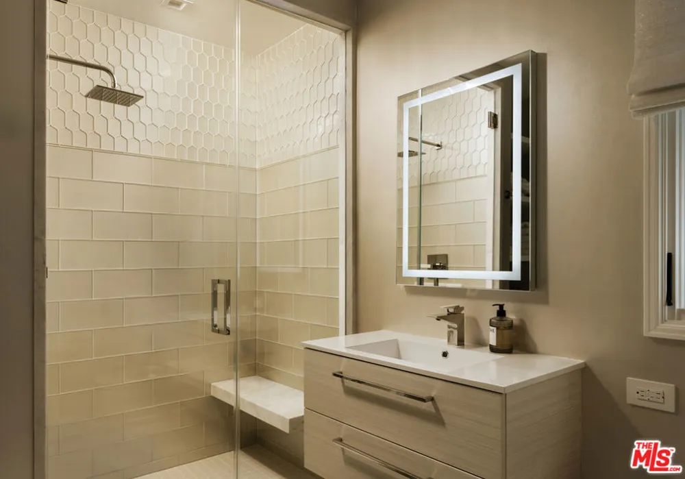 1445 Via Cresta Pacific Palisades, CA 90272