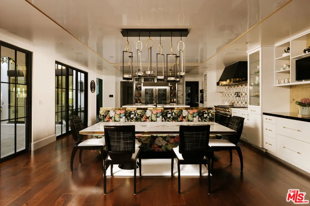 1445 Via Cresta Pacific Palisades, CA 90272