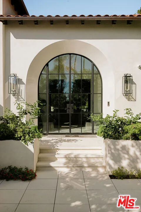 1445 Via Cresta Pacific Palisades, CA 90272