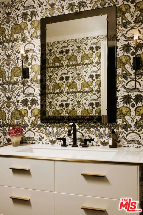 1445 Via Cresta Pacific Palisades, CA 90272