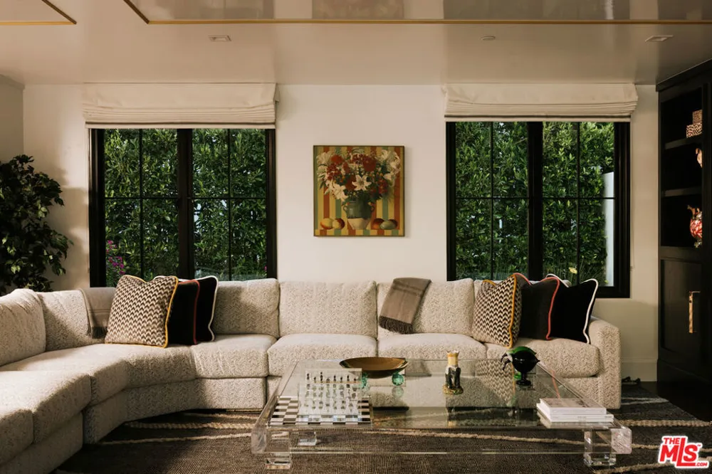 1445 Via Cresta Pacific Palisades, CA 90272