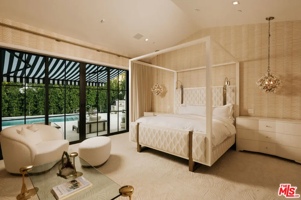 1445 Via Cresta Pacific Palisades, CA 90272