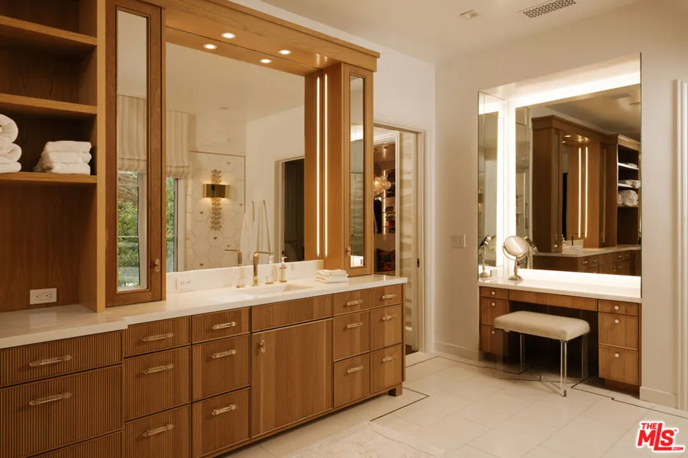 1445 Via Cresta Pacific Palisades, CA 90272