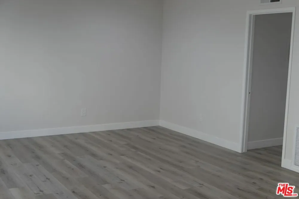 10836 CAMARILLO STREET #2 North Hollywood, CA 91602