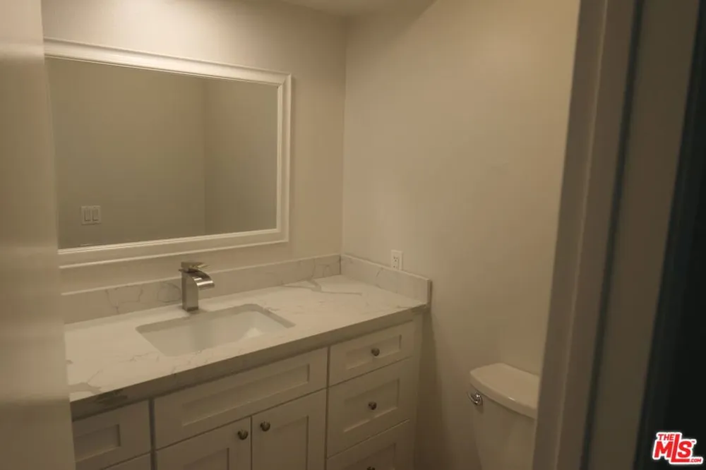 10836 CAMARILLO STREET #2 North Hollywood, CA 91602