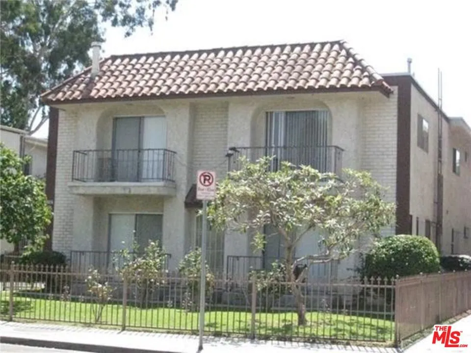 10836 CAMARILLO STREET #2 North Hollywood, CA 91602