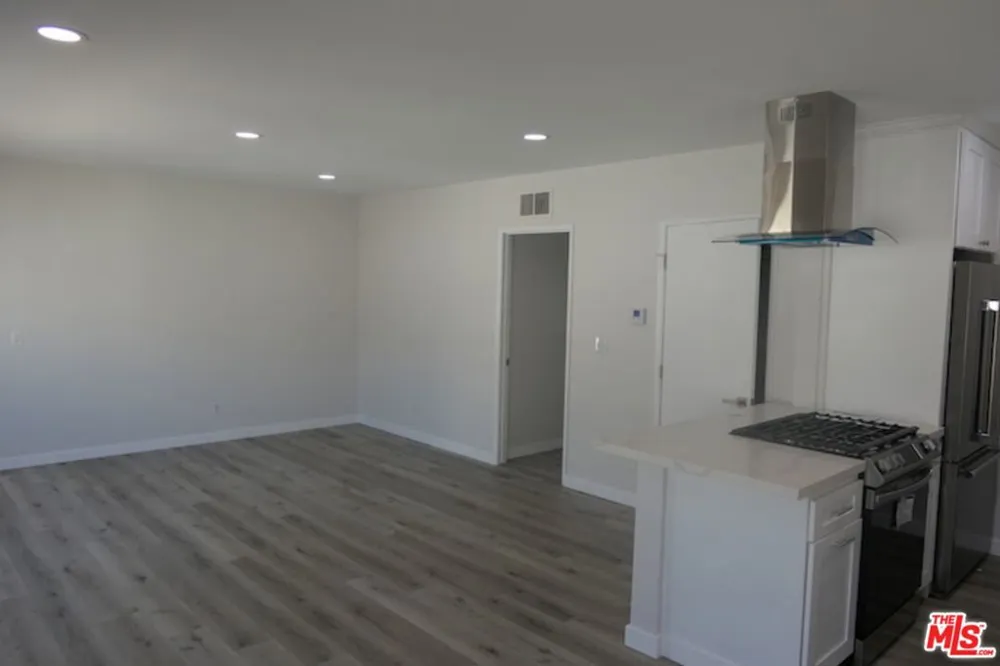 10836 CAMARILLO STREET #2 North Hollywood, CA 91602