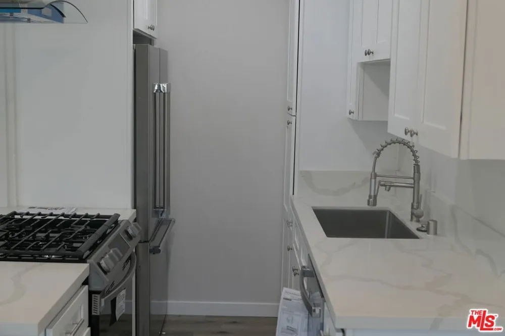 10836 CAMARILLO STREET #2 North Hollywood, CA 91602