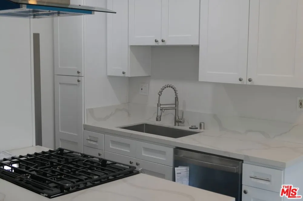 10836 CAMARILLO STREET #2 North Hollywood, CA 91602