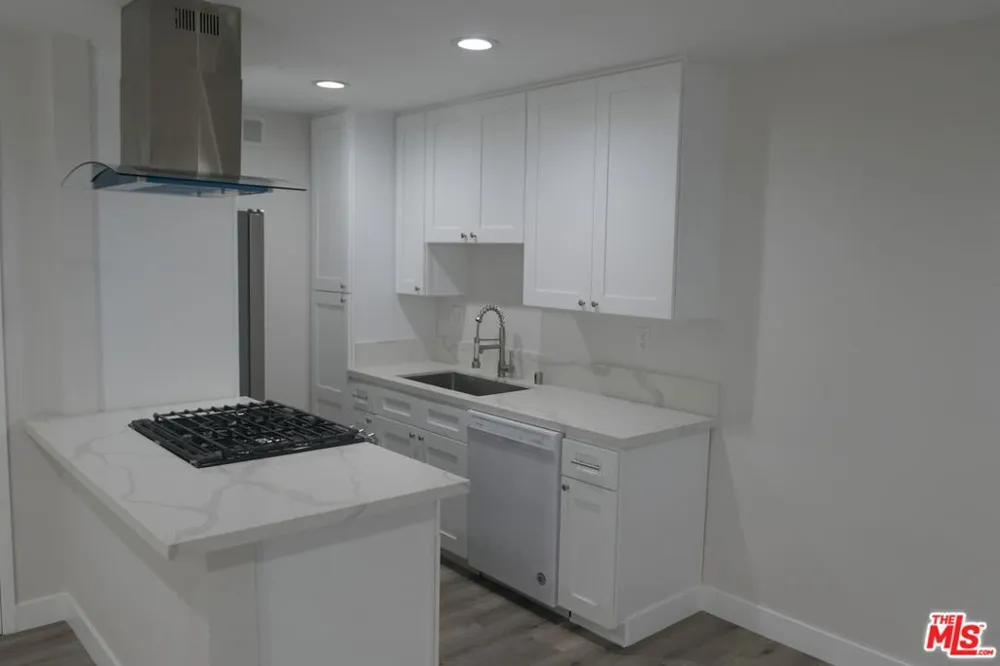 10836 CAMARILLO STREET #2 North Hollywood, CA 91602
