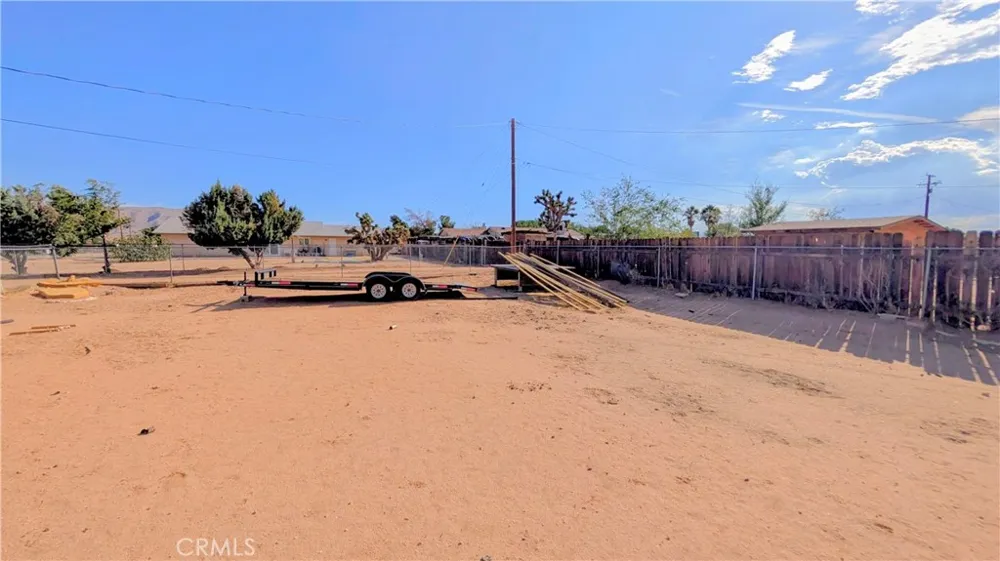 11746 Mohawk Road Apple Valley, CA 92308