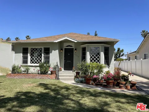 5048 Enfield Avenue