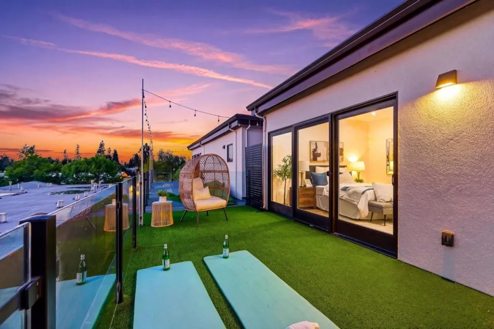 914 Woodside Redwood City, CA 94061