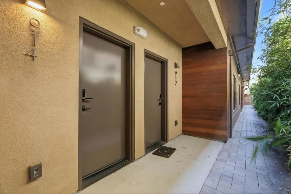 914 Woodside Redwood City, CA 94061