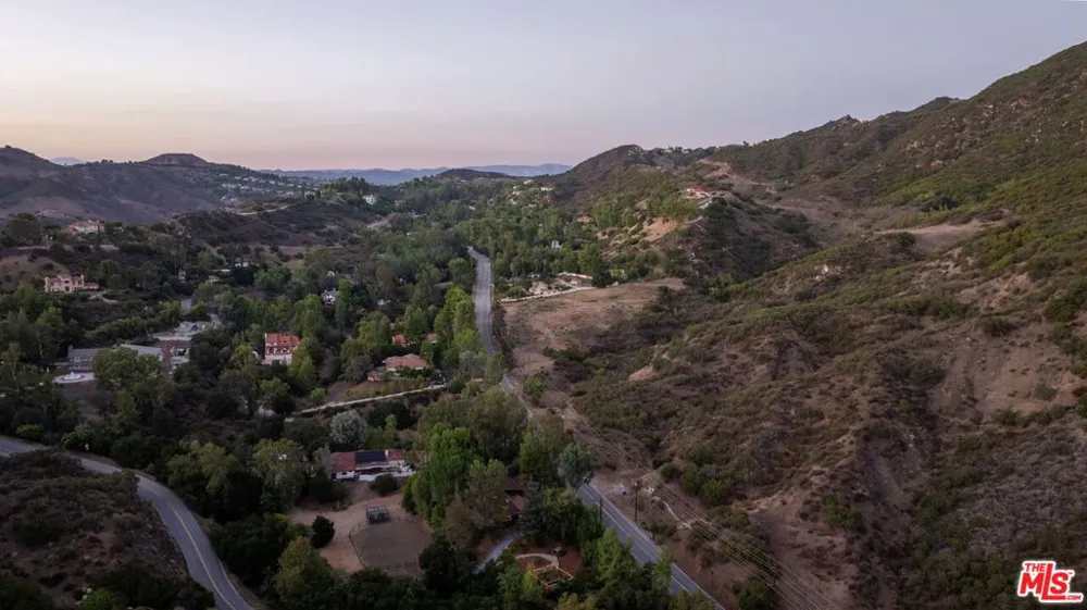 24647 Mulholland Highway Calabasas, CA 91302